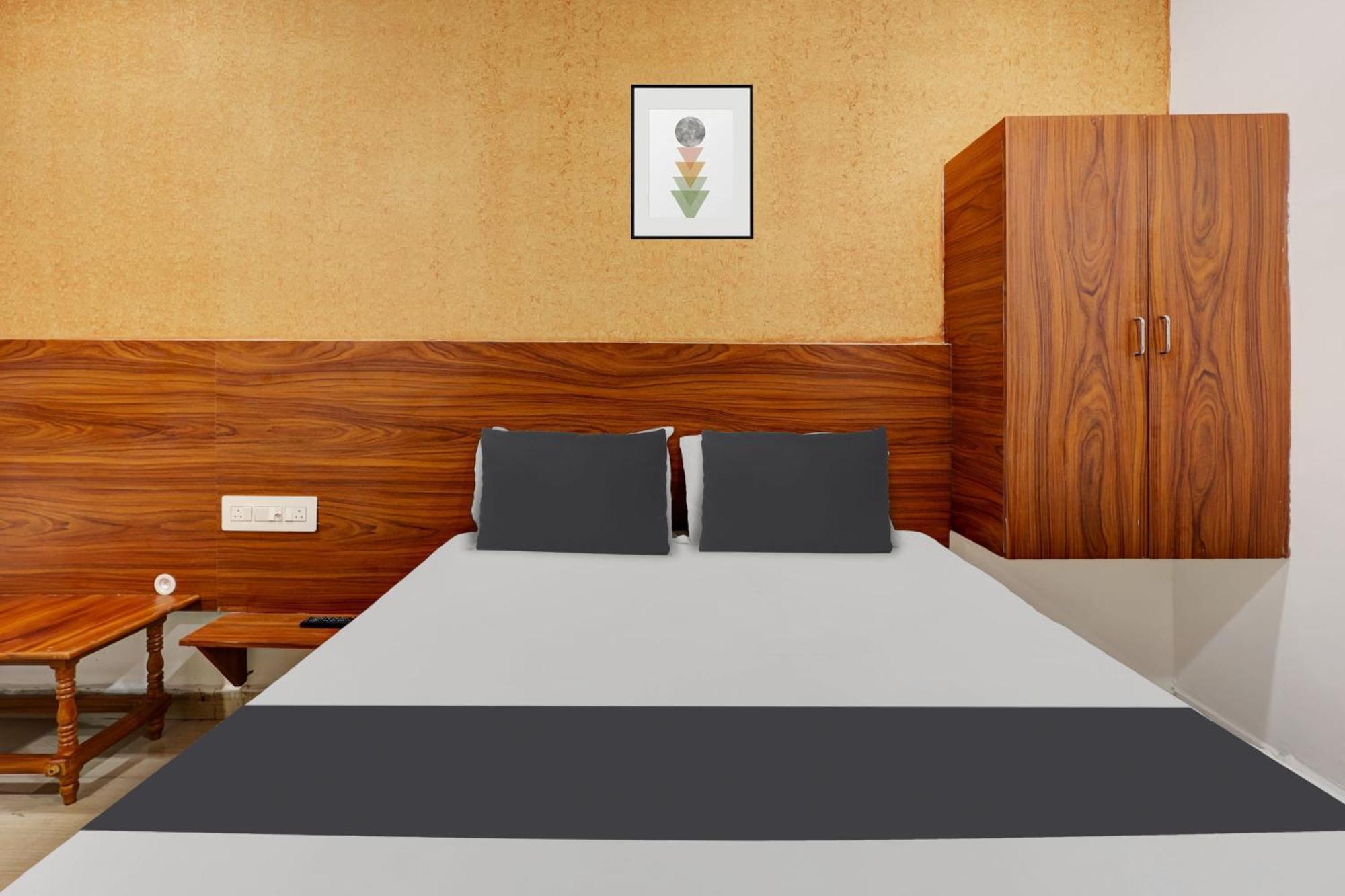 Hotel O Gangothri Lodge Visakhapatnam Exteriör bild