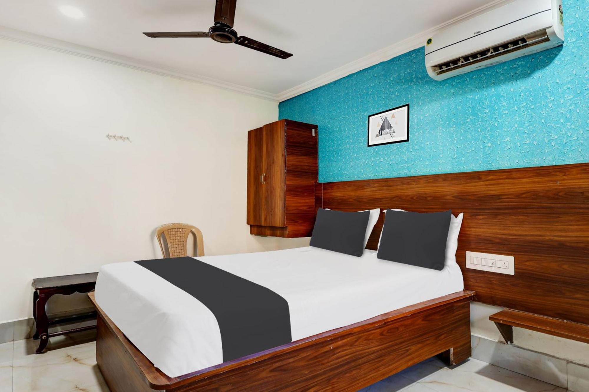 Hotel O Gangothri Lodge Visakhapatnam Exteriör bild