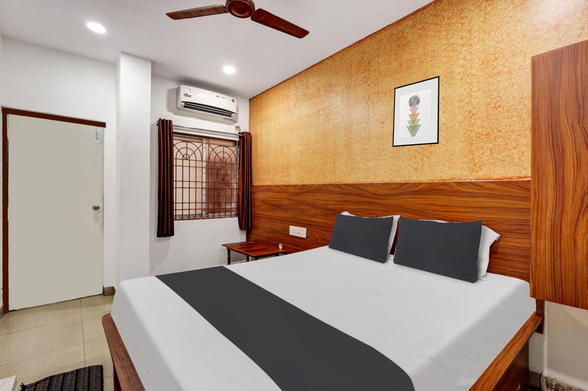 Hotel O Gangothri Lodge Visakhapatnam Exteriör bild