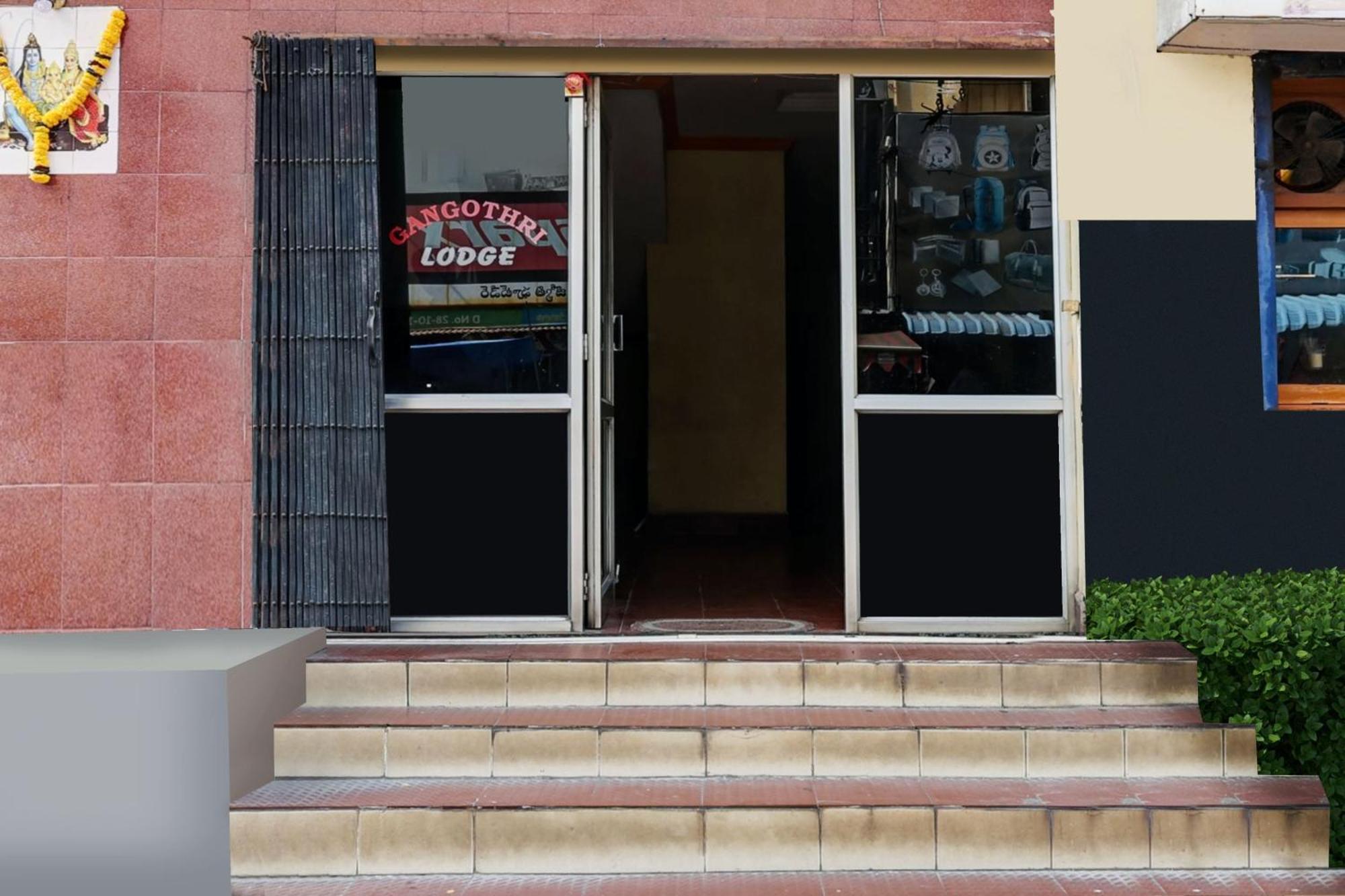 Hotel O Gangothri Lodge Visakhapatnam Exteriör bild