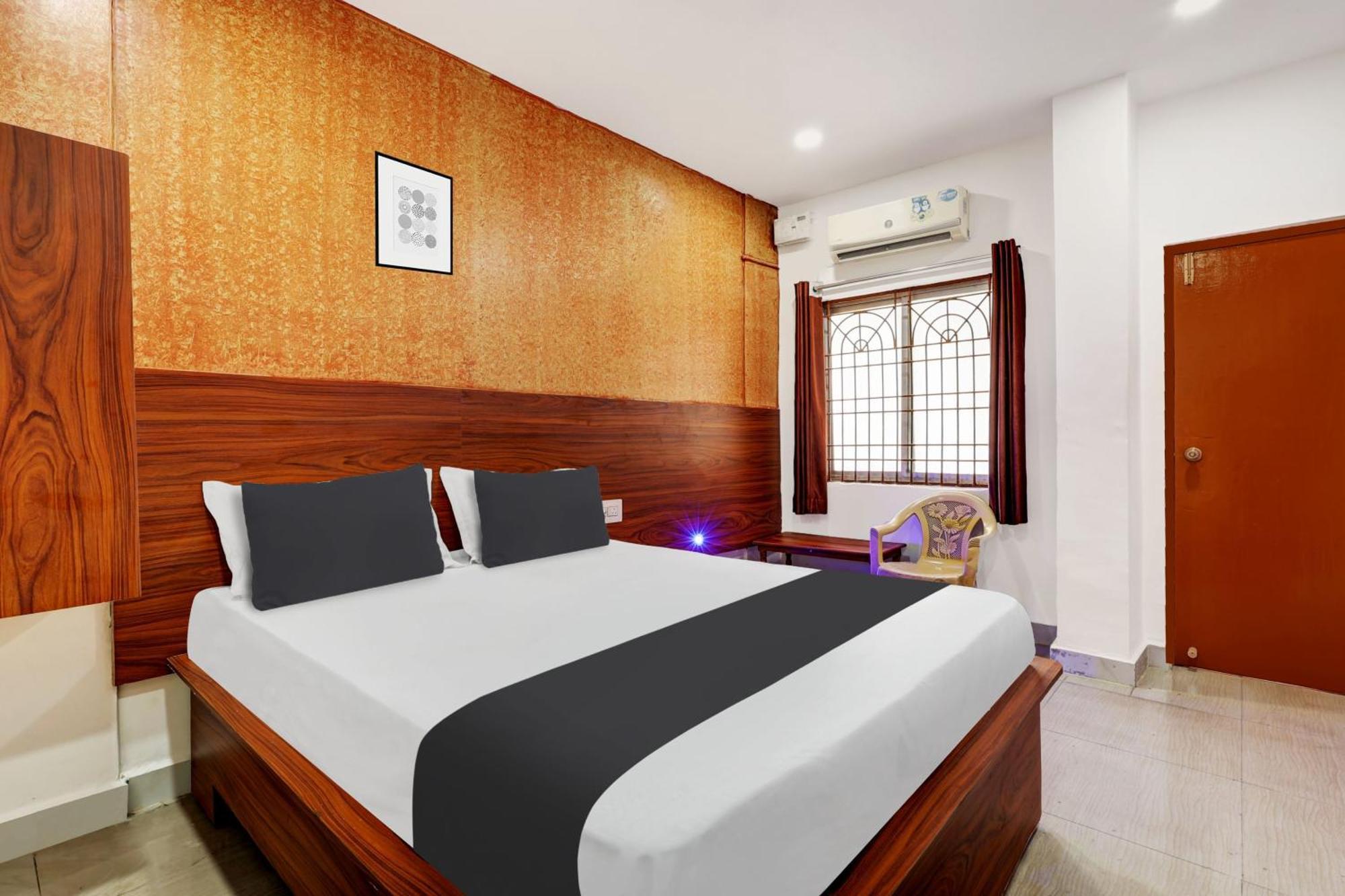 Hotel O Gangothri Lodge Visakhapatnam Exteriör bild