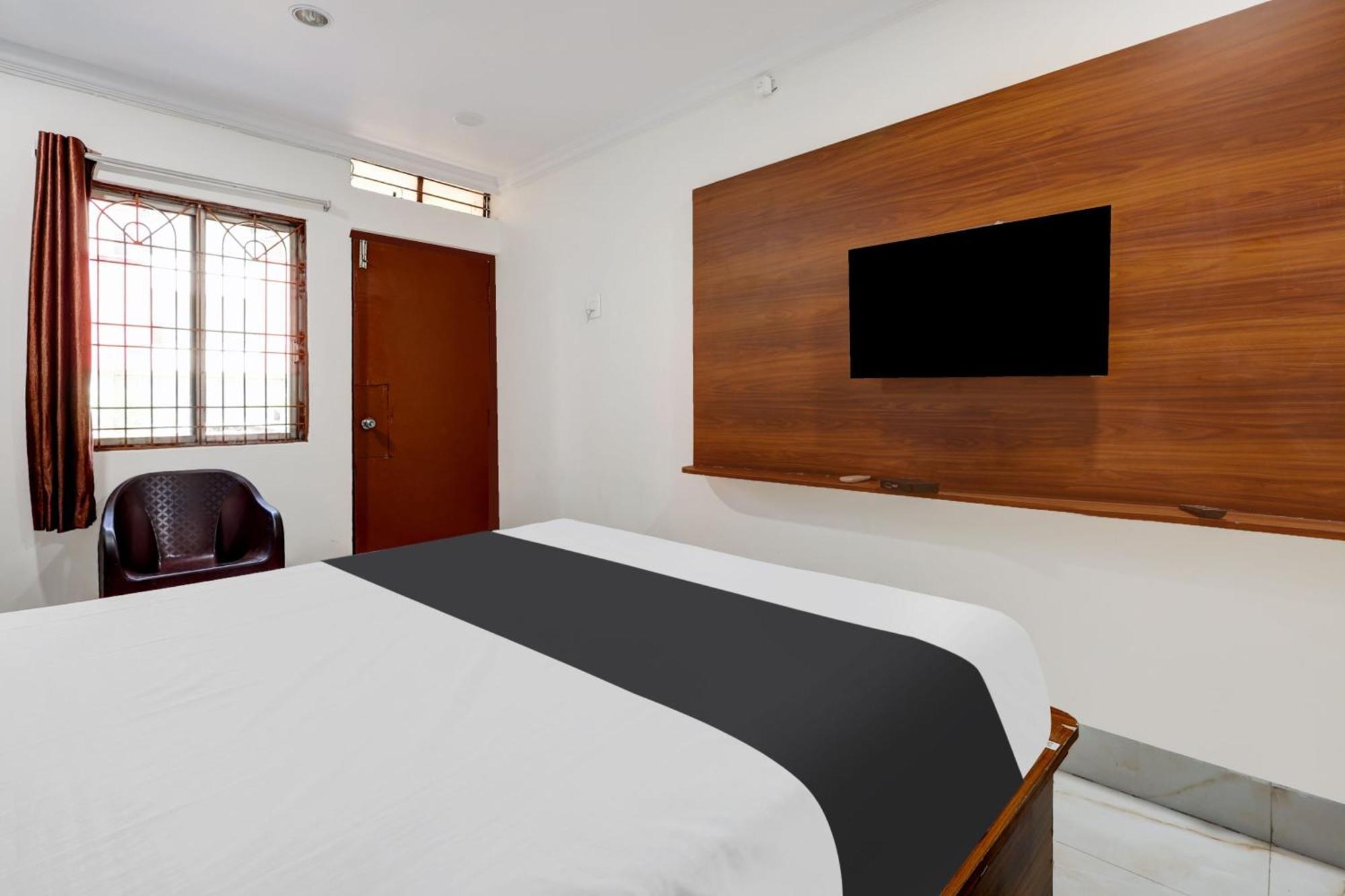 Hotel O Gangothri Lodge Visakhapatnam Exteriör bild
